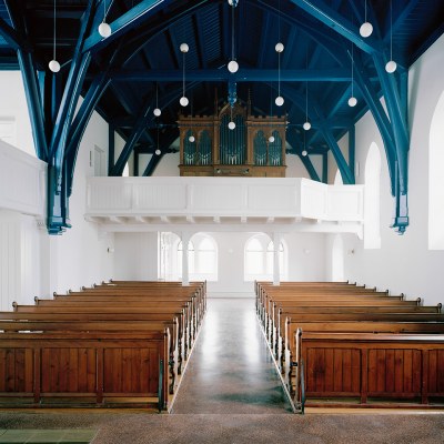 Erlöserkirche Kippenheimweiler: Kirchensaal; © Vécsey Schmidt Architekt*innen / Rasmus Norlander